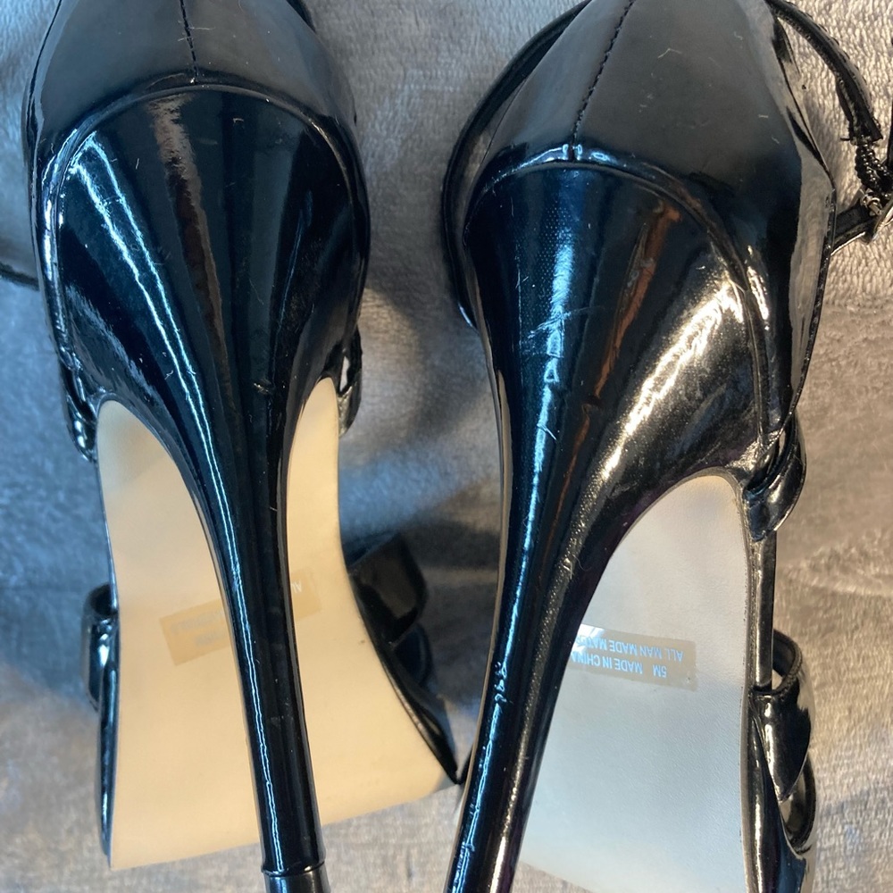 Fredericks Of Hollywood 
5M Black Patent Leather 
Stilettos 4” Heel - Picture 7 of 7